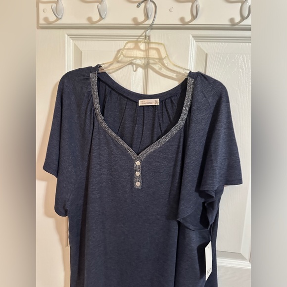 Woman’s short sleeve shirt - Picture 3 of 5